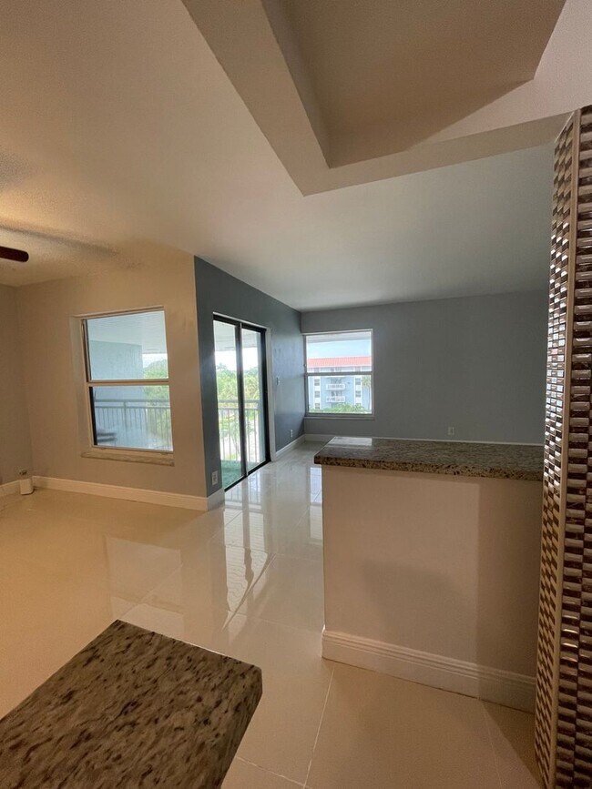 Building Photo - Charming Apartment in Fort Lauderdale