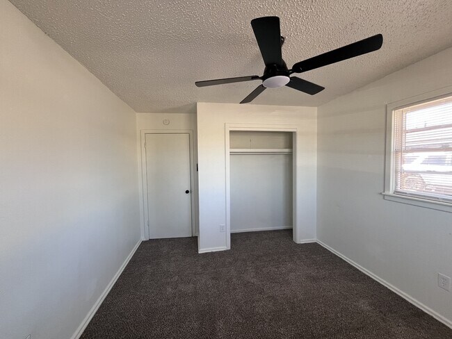 Building Photo - 705 47th St