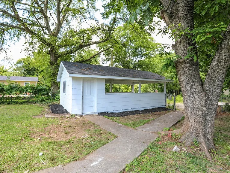 Building Photo - 219 Anderson Dr