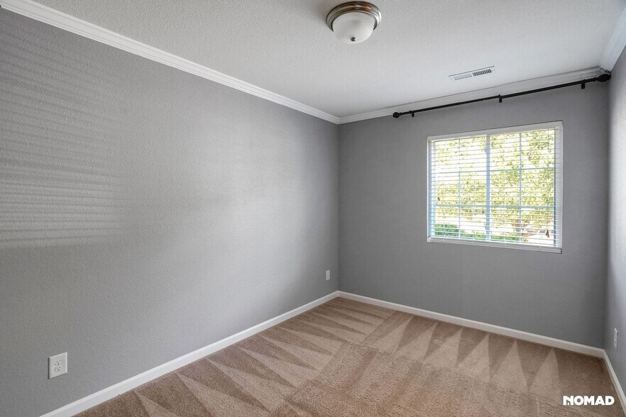 Building Photo - 312 Walnut Crossing Dr