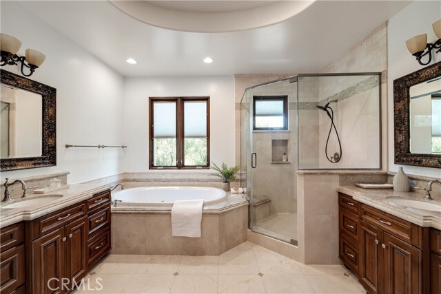 Building Photo - 718 N Poinsettia Ave