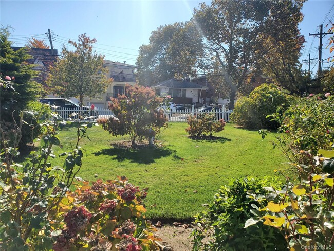 Building Photo - 166-06 Willets Point Blvd