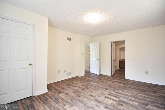 Building Photo - 709 3rd St