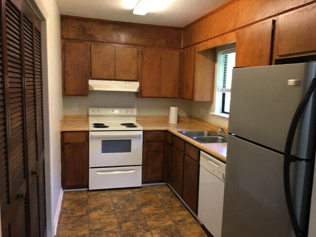 Building Photo - 917 Flythe Dr