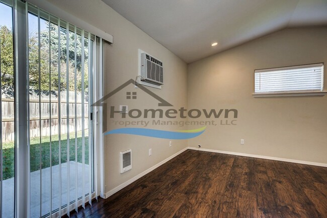 Building Photo - Beautiful 1 Bed 1 Bath Cottage Centrally L...