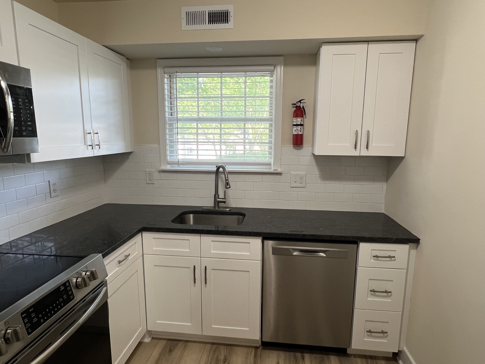 Kitchen - 620 Manatawny St