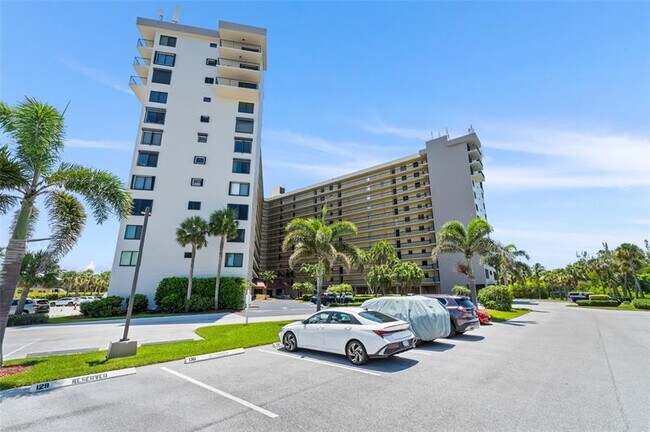 Building Photo - 801 S Ocean Dr