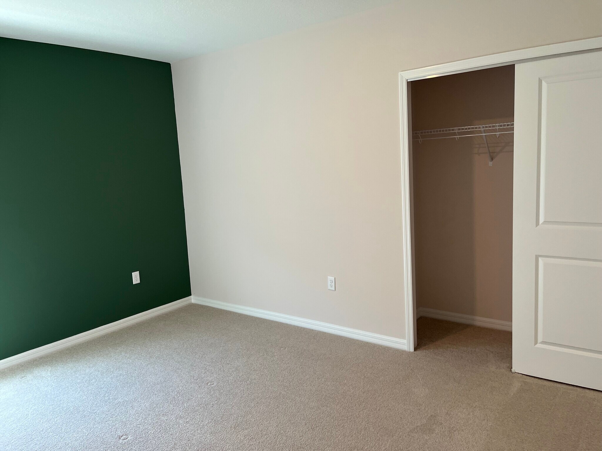 Building Photo - 2068 Rosewood Cir