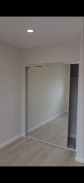 Building Photo - 1435 E Maple St