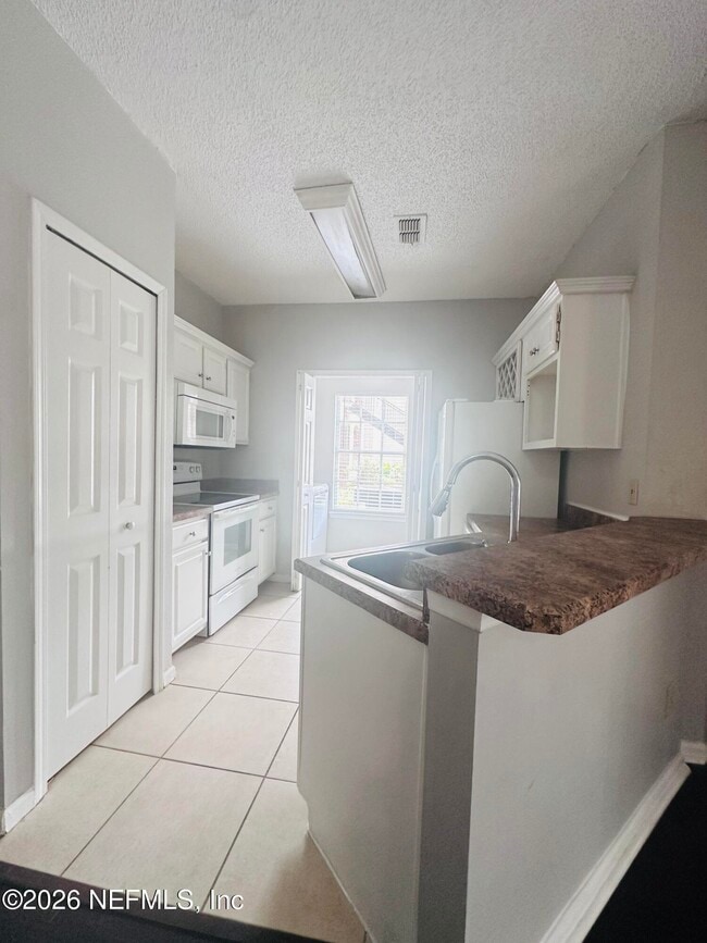 Building Photo - 3938 Hendricks Ave