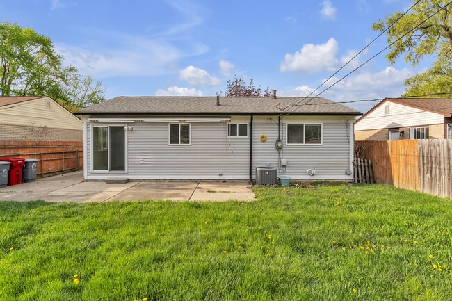 Building Photo - 20540 Colman St