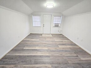 Building Photo - 1025 Madison St