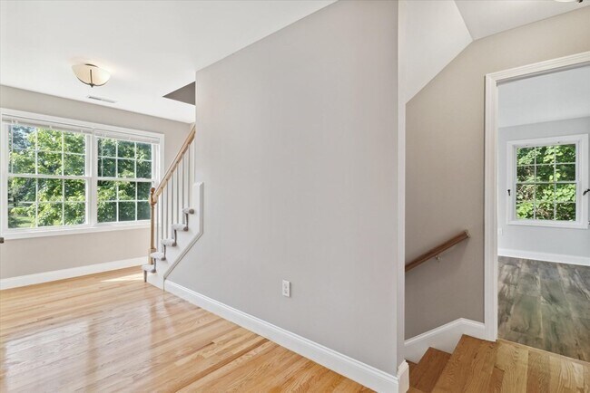 Building Photo - 19 Benjamin Ln