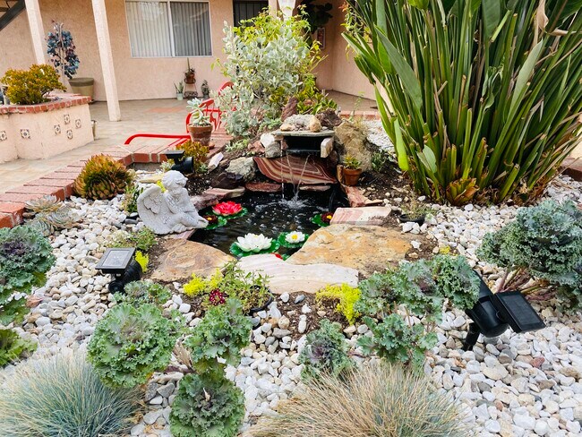 Building Photo - 415 S Verdugo Dr