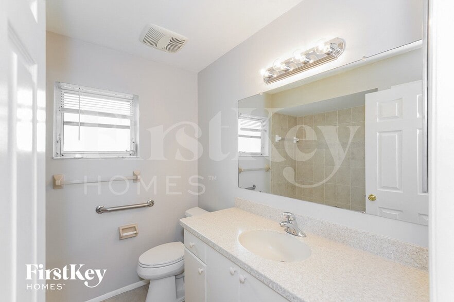 Building Photo - 136 Sunnyside St NW