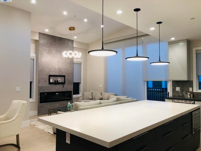 Building Photo - 466-4B1 Ruthven,Palo Alto CA 94301