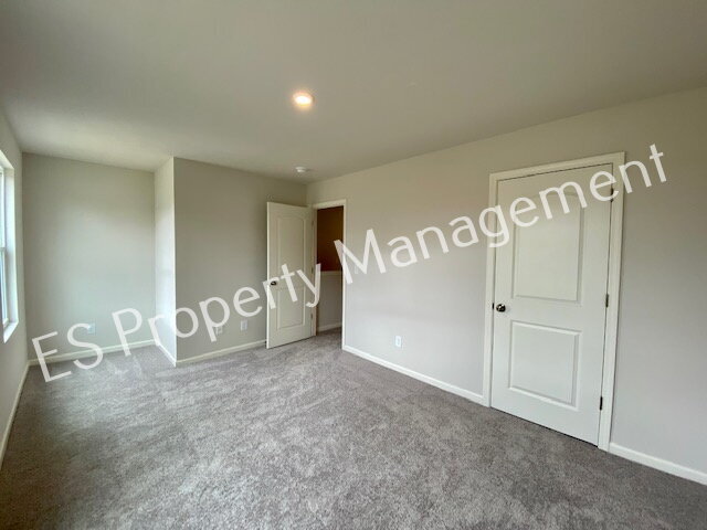 Building Photo - Gorgeous 5 Bedroom 3 Bathroom New Build in Muncie!