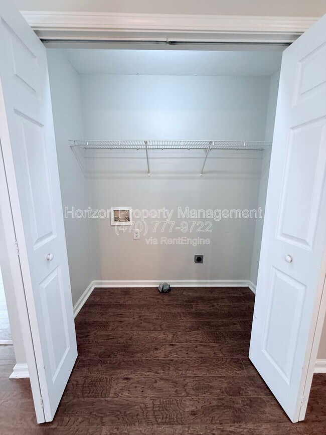 Building Photo - 9295 Horseshoe Bend