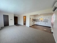 Building Photo - Extra Large 2 bedroom 1.5 Bath Centrally L...
