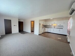 Building Photo - Extra Large 2 bedroom 1.5 Bath Centrally L...