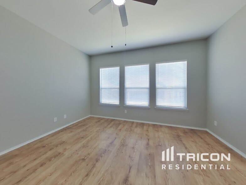 Building Photo - 558 Hickory Ln