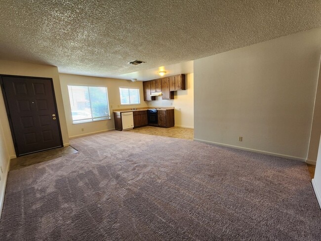 Building Photo - 934 Briarwood Dr