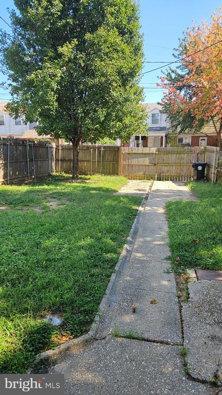 Building Photo - 2015 Dineen Dr