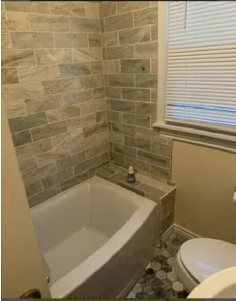 Building Photo - 489 Philip St