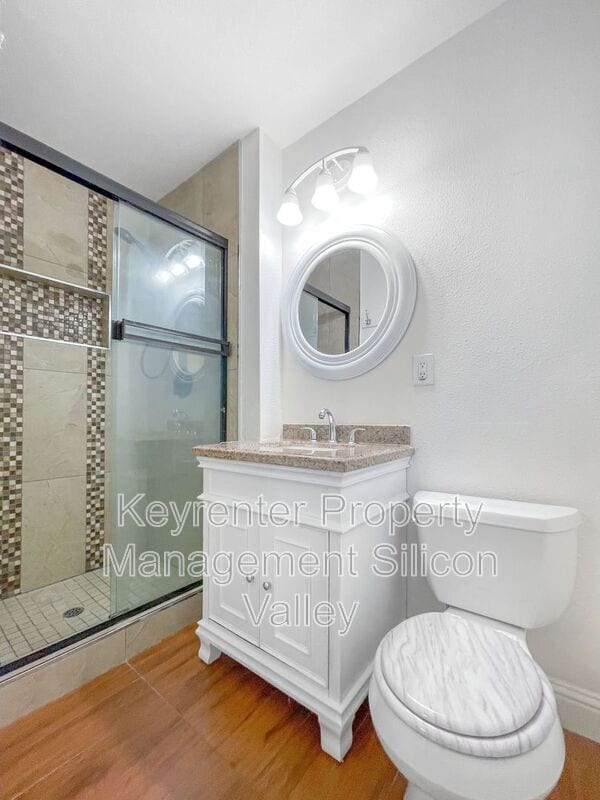 Building Photo - 1718 Vista Glen Dr