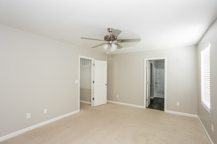 Building Photo - 12962 Hill Pine Rd