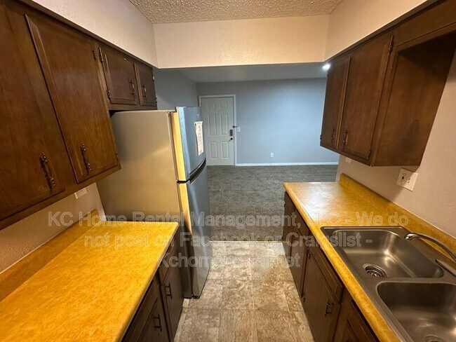 Building Photo - 812 E Walnut St