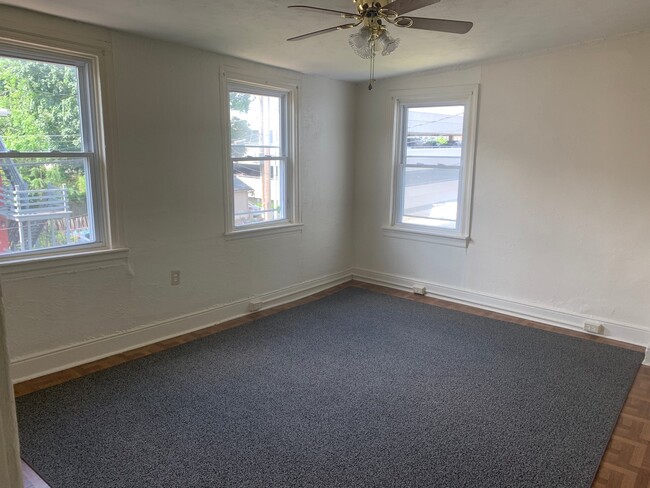 Building Photo - Future Rental! 3 Bedroom House, Parking, Y...