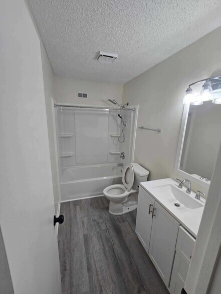 Building Photo - 583 Winding Creek Rd