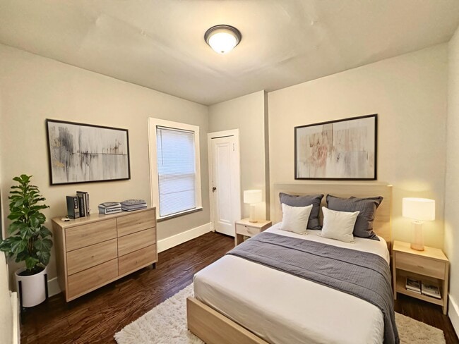 Building Photo - 14570 Lappin St