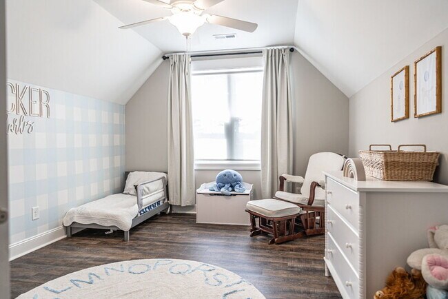 Building Photo - 156 Lakeview Dr