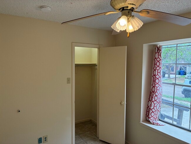 Building Photo - 1219 Truman Ln