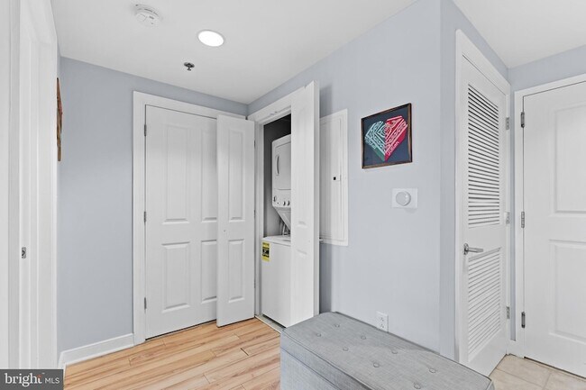 Building Photo - 777 7th St NW
