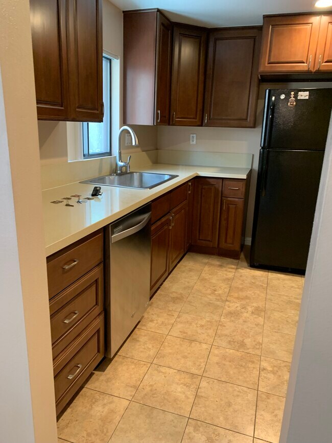 Building Photo - 4219 Walnut Grove Ave