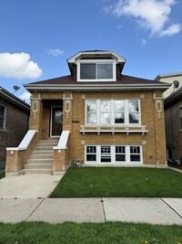 Building Photo - 2215 East Ave