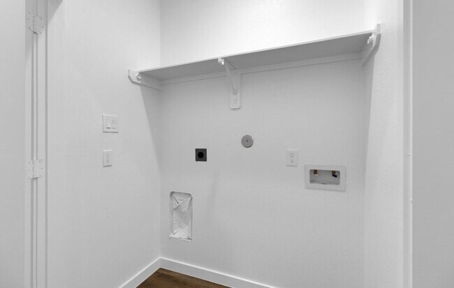 Building Photo - 104 Runnels St