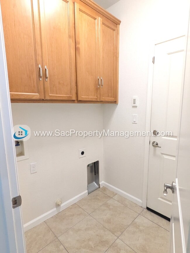 Building Photo - Amazing 4 Bedroom 2 Bathroom Home in a Qui...
