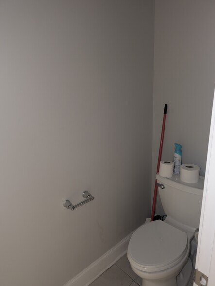 Building Photo - 3209 Grapevine Ct W
