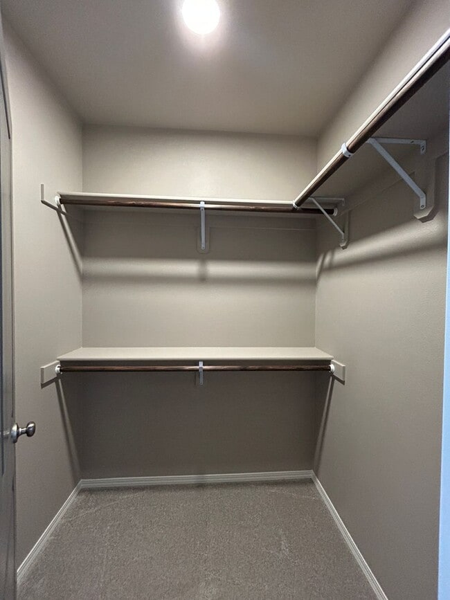 Building Photo - Move In Special !!  Newer 3 Bedroom / 2 Ba...