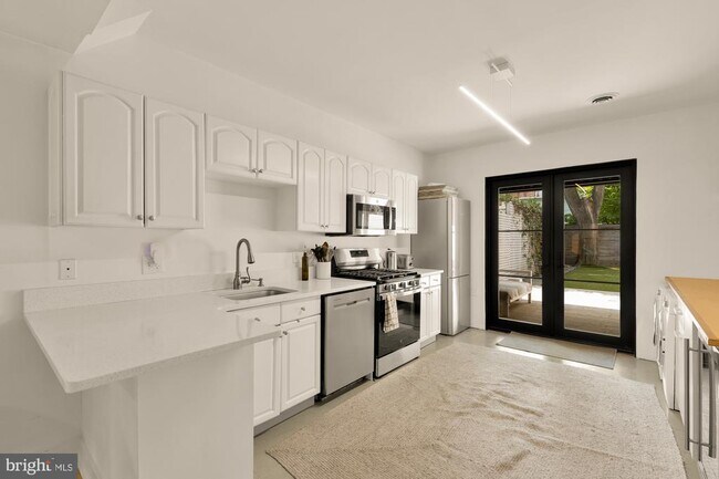 Building Photo - 1608 5th St NW