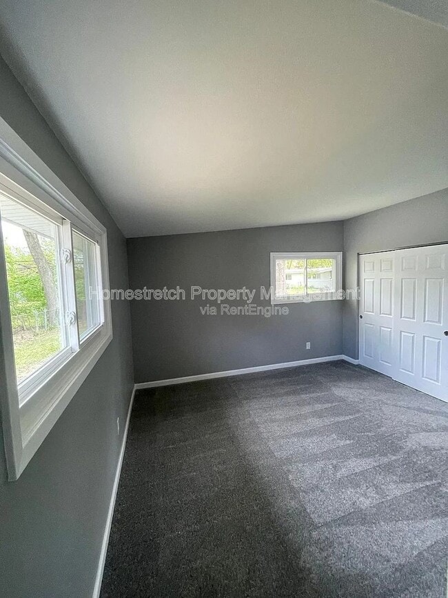 Building Photo - 430 Holiday Hl