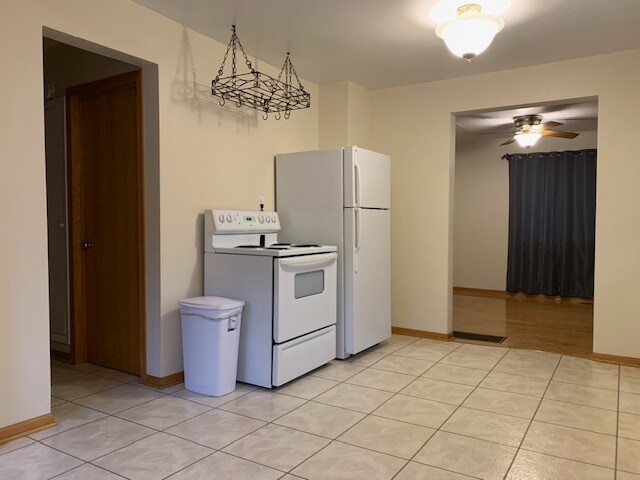 Kitchen - 807 Bayshore Dr