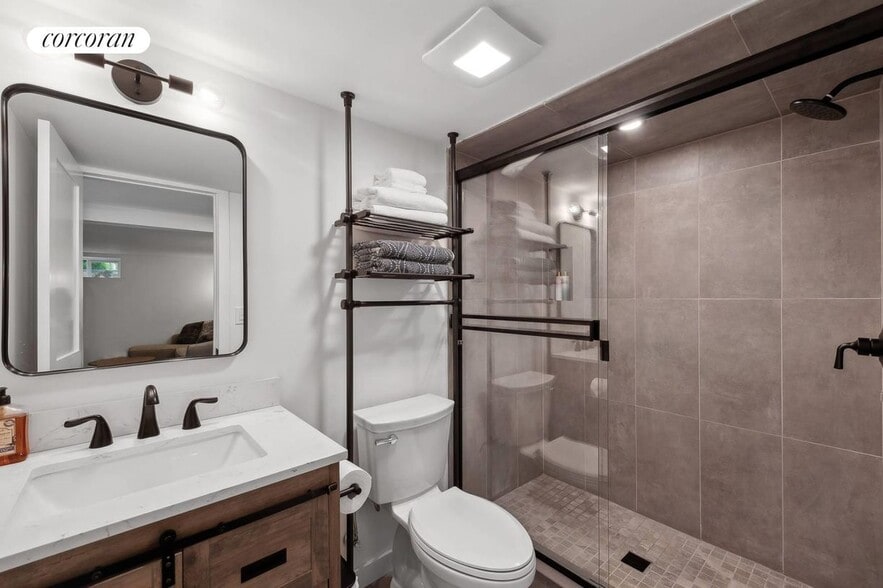 Building Photo - 22 Laurel Ln