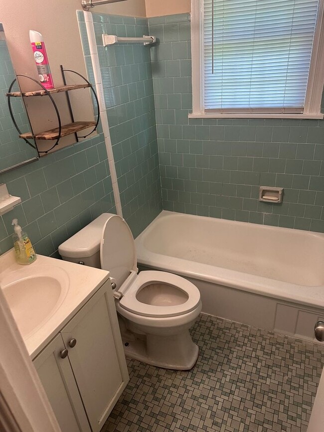 Building Photo - 3 bed/1bath