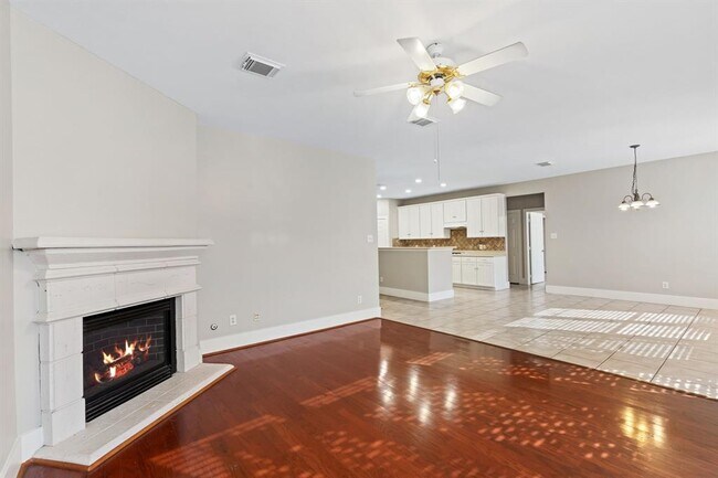 Building Photo - 16727 Sonoma Del Norte Dr