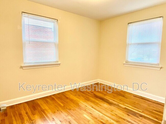 Building Photo - 4615 Central Ave NE